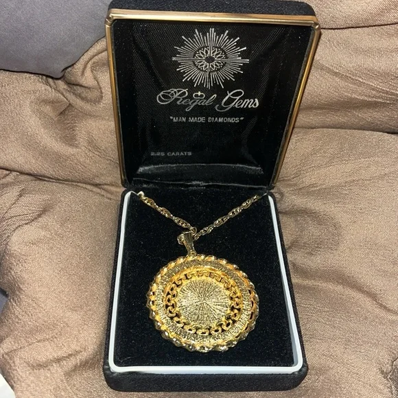 Regal Gems Gold and Silver Pendant Necklace - Picture 6 of 9